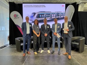 Vertreter*innen von go.Rheinland und DB Systemtechnik beim Kundentag der DB Systemtechnik GmbH in Minden/Westfalen (© Deutsche Bahn AG)