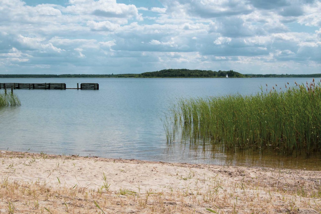 Erholung und Wassersport am rekultivierten Tagebausee