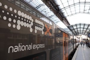 RRX Zug am Bahnsteig (© KCM)